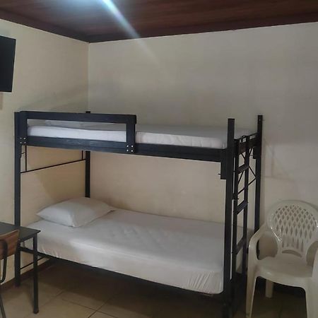 Hostel Pura Vida En 利比里亚 外观 照片